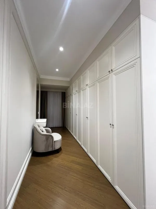 Satılır 4 otaqlı mənzil 210 m²