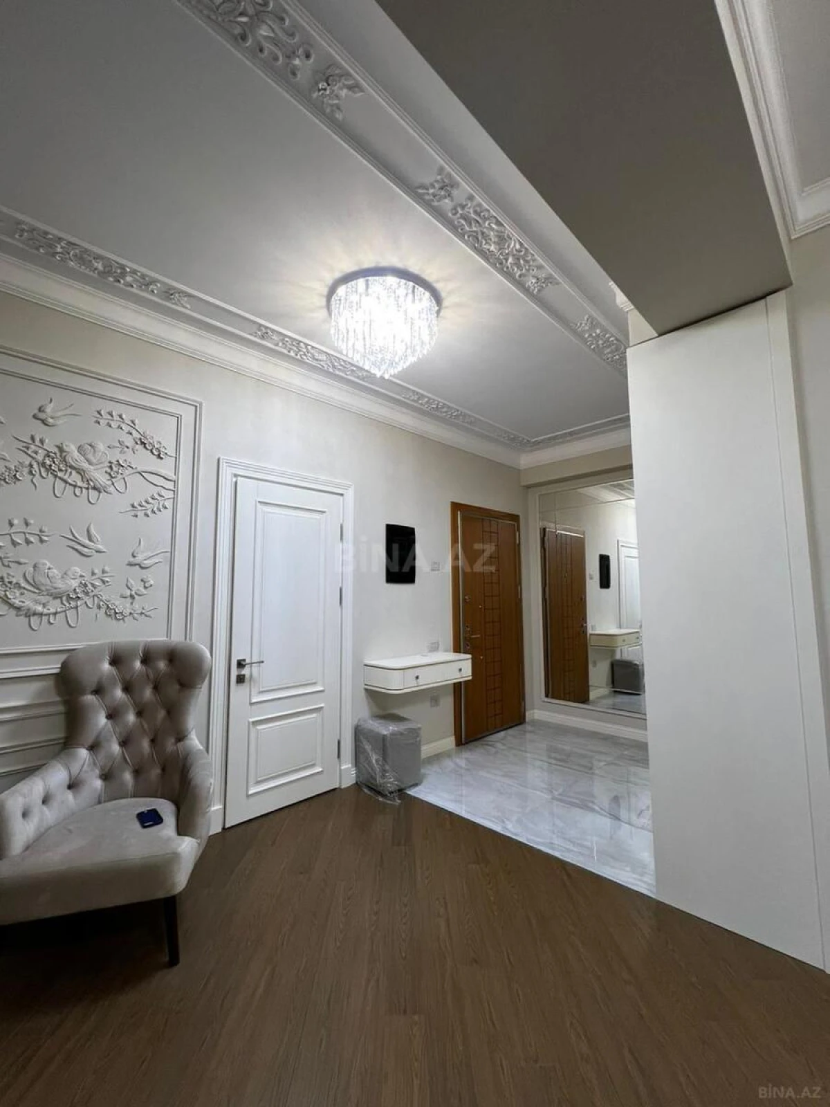 Satılır 4 otaqlı mənzil 210 m²