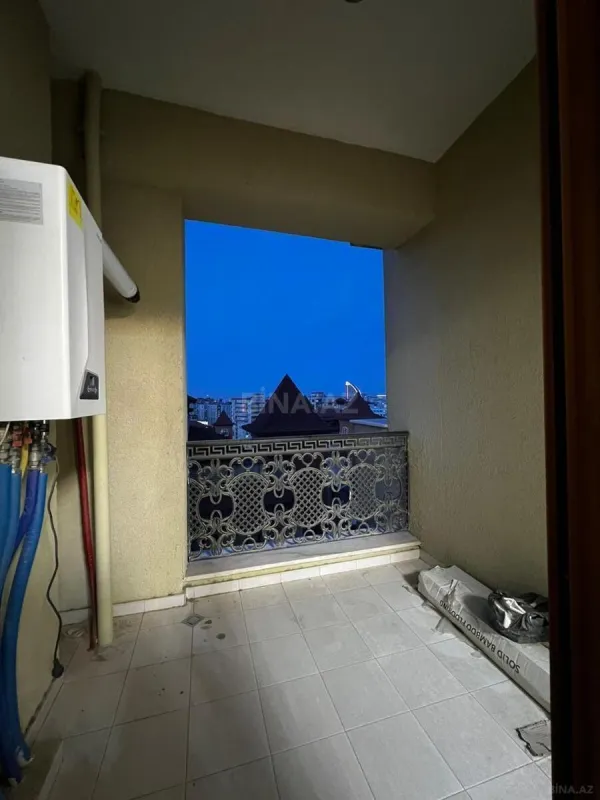 Satılır 4 otaqlı mənzil 210 m²