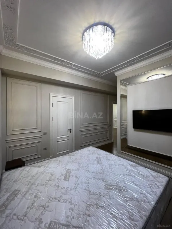 Satılır 4 otaqlı mənzil 210 m²