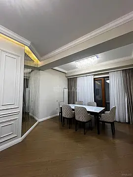 Satılır 4 otaqlı mənzil 210 m²