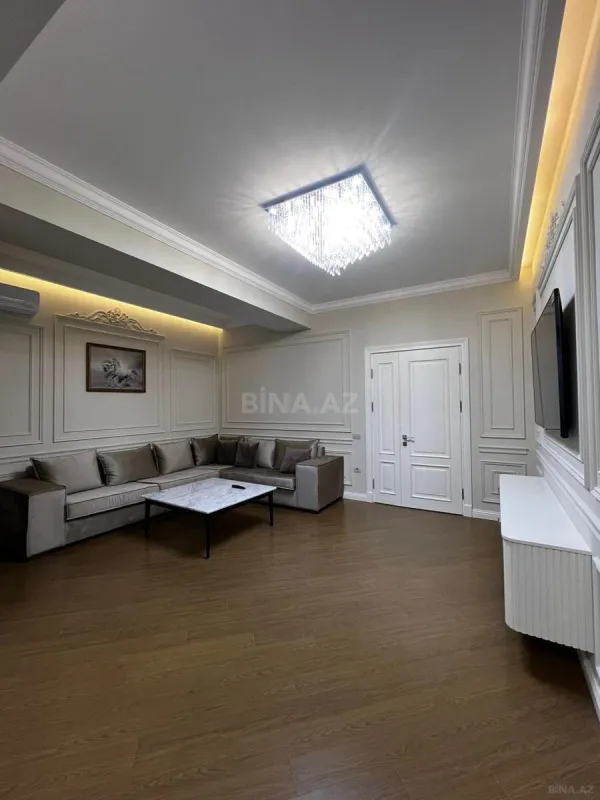 Satılır 4 otaqlı mənzil 210 m²