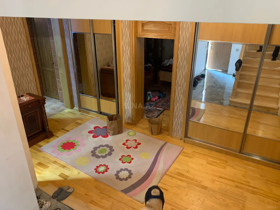 Satılır 7 otaqlı həyət evi 390 m²