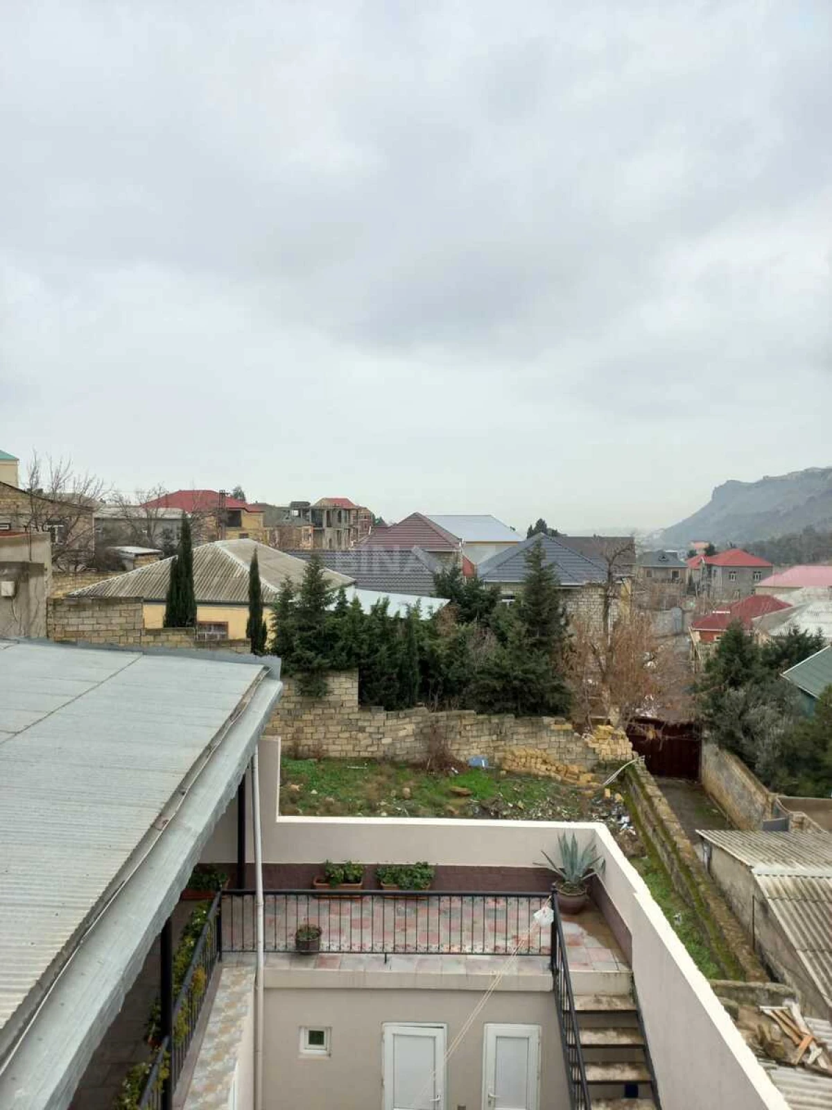 Satılır 7 otaqlı həyət evi 280 m²