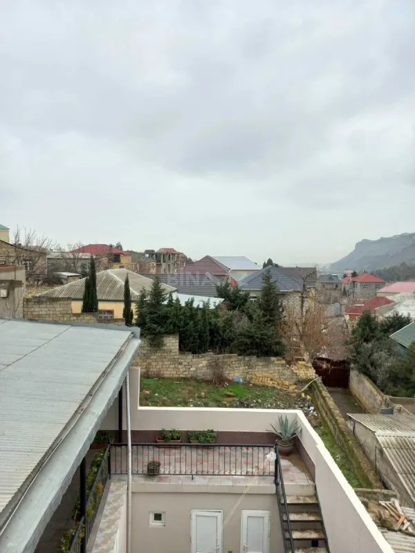 Satılır 7 otaqlı həyət evi 280 m²