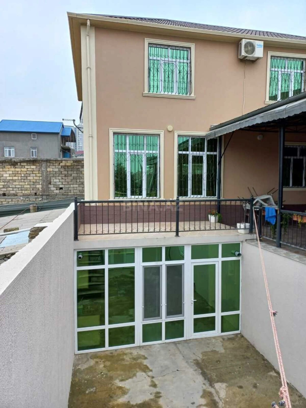 Satılır 7 otaqlı həyət evi 280 m²