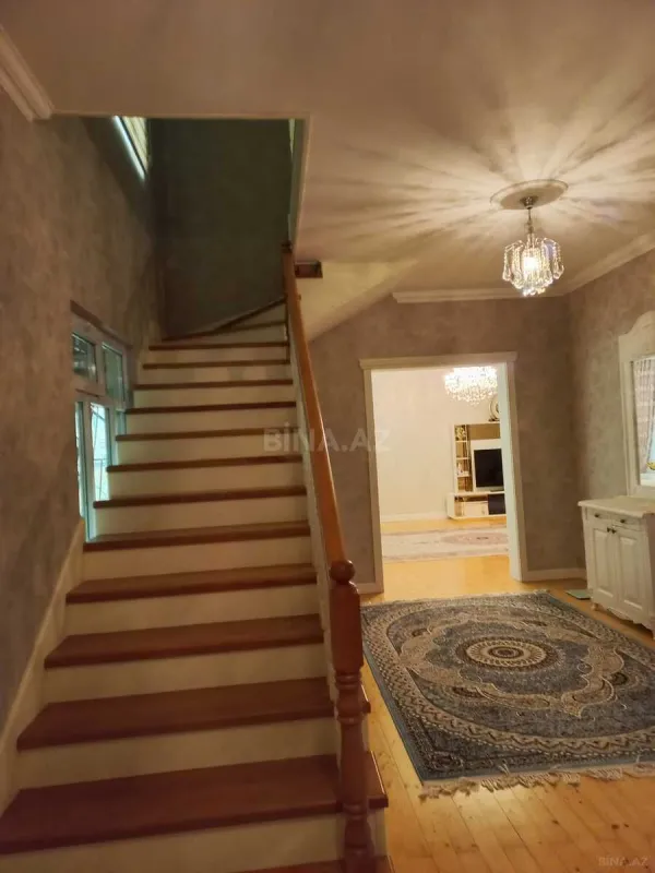 Satılır 7 otaqlı həyət evi 280 m²
