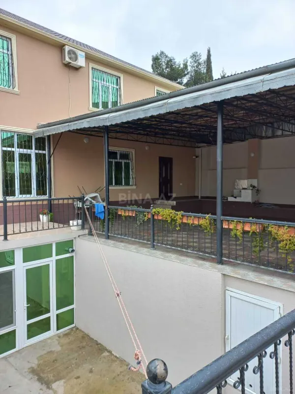 Satılır 7 otaqlı həyət evi 280 m²
