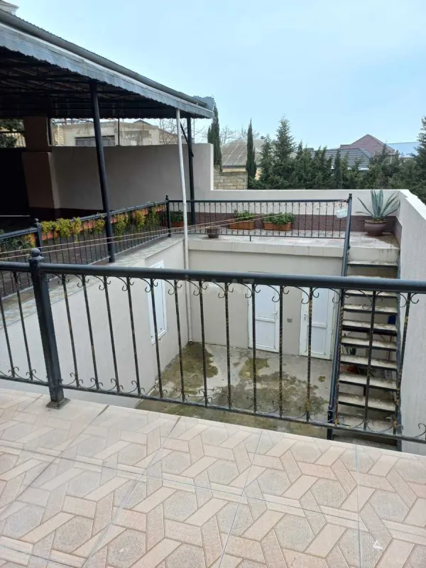 Satılır 7 otaqlı həyət evi 280 m²