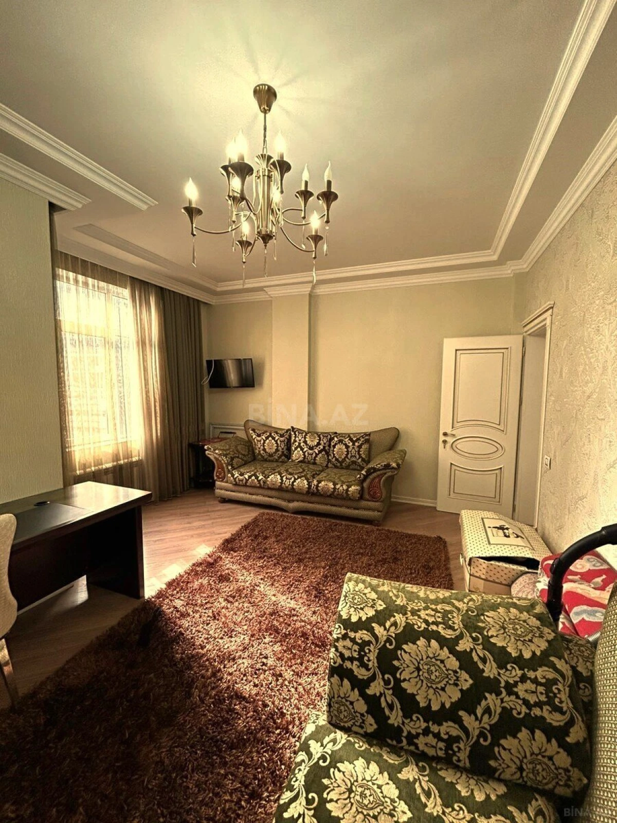 Satılır 4 otaqlı mənzil 215 m²