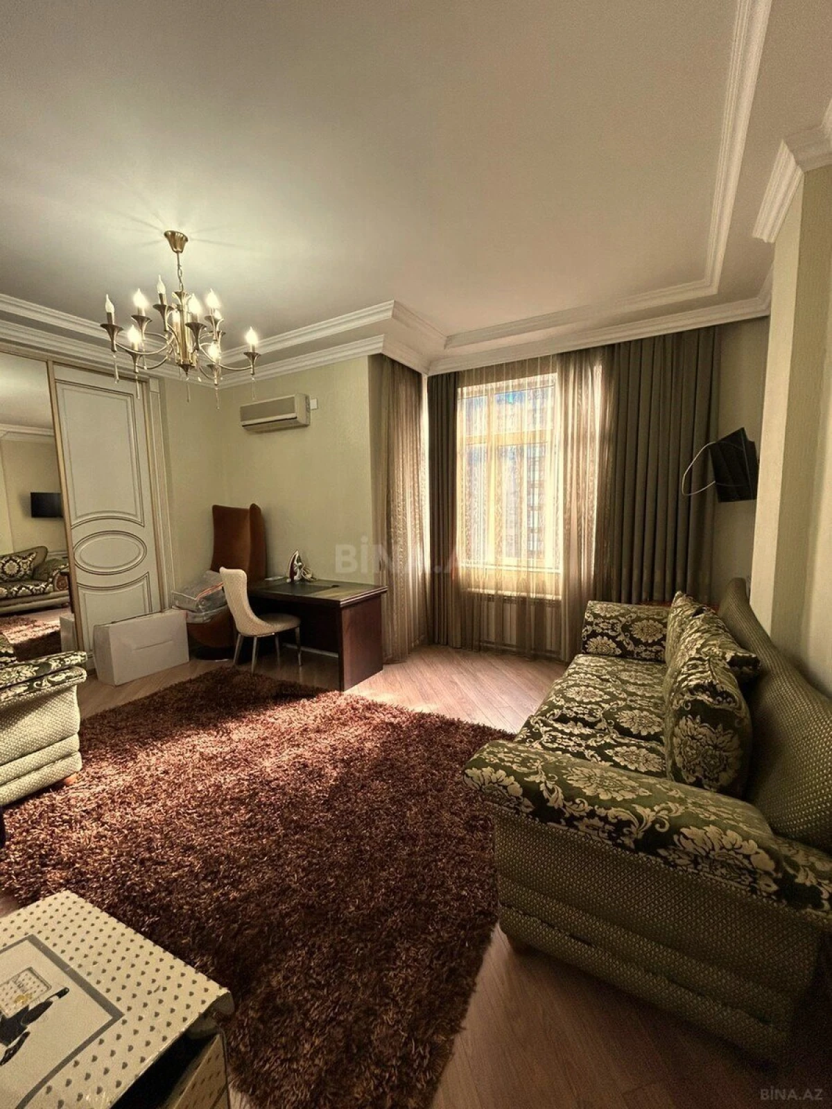 Satılır 4 otaqlı mənzil 215 m²