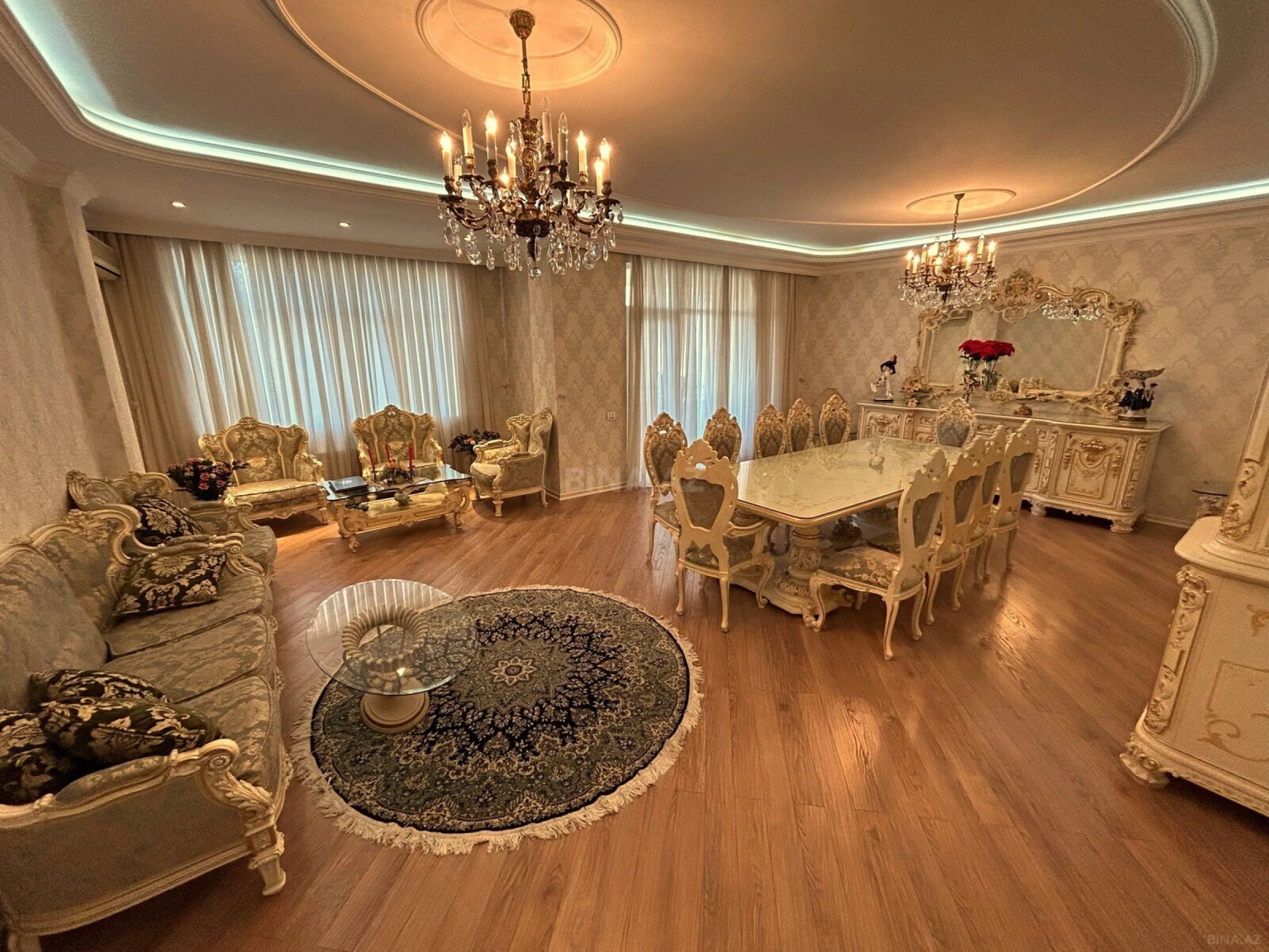 Satılır 4 otaqlı mənzil 215 m²