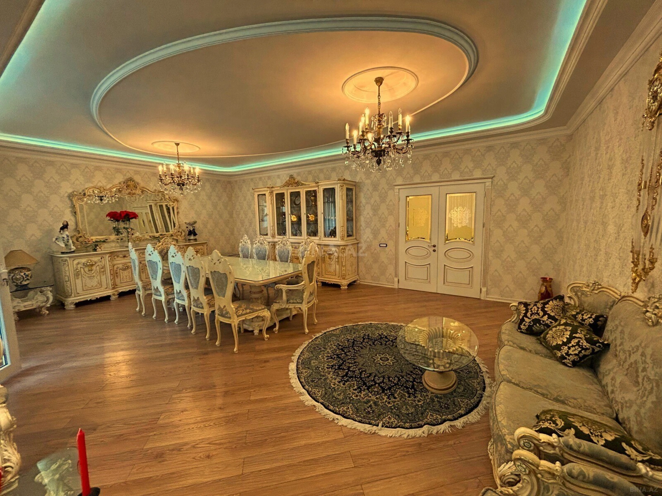 Satılır 4 otaqlı mənzil 215 m²