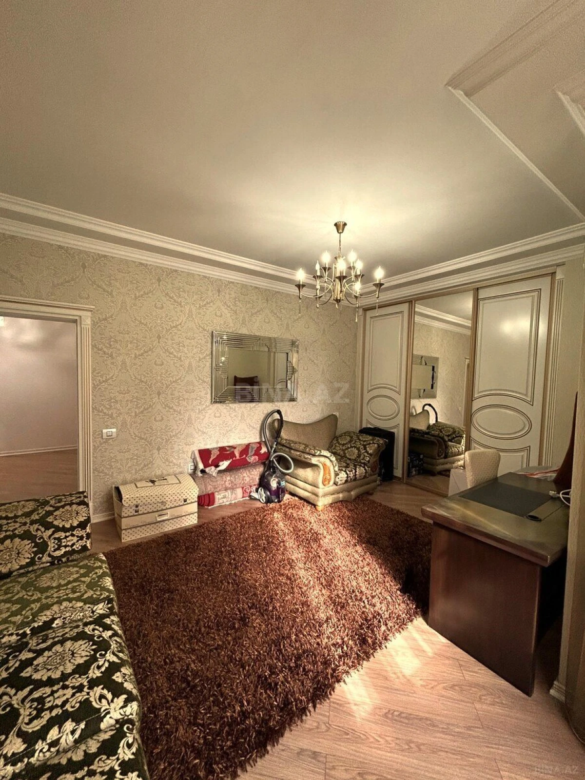 Satılır 4 otaqlı mənzil 215 m²