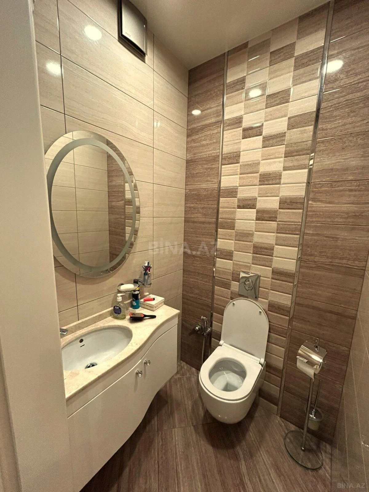 Satılır 4 otaqlı mənzil 215 m²