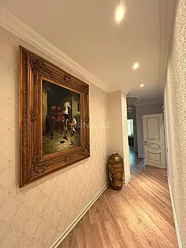 Satılır 4 otaqlı mənzil 215 m²