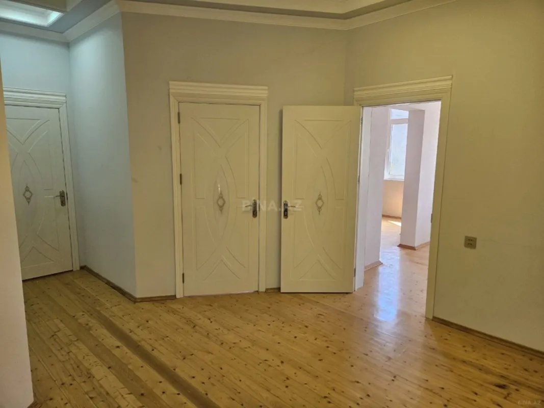 Satılır 5 otaqlı həyət evi 380 m²