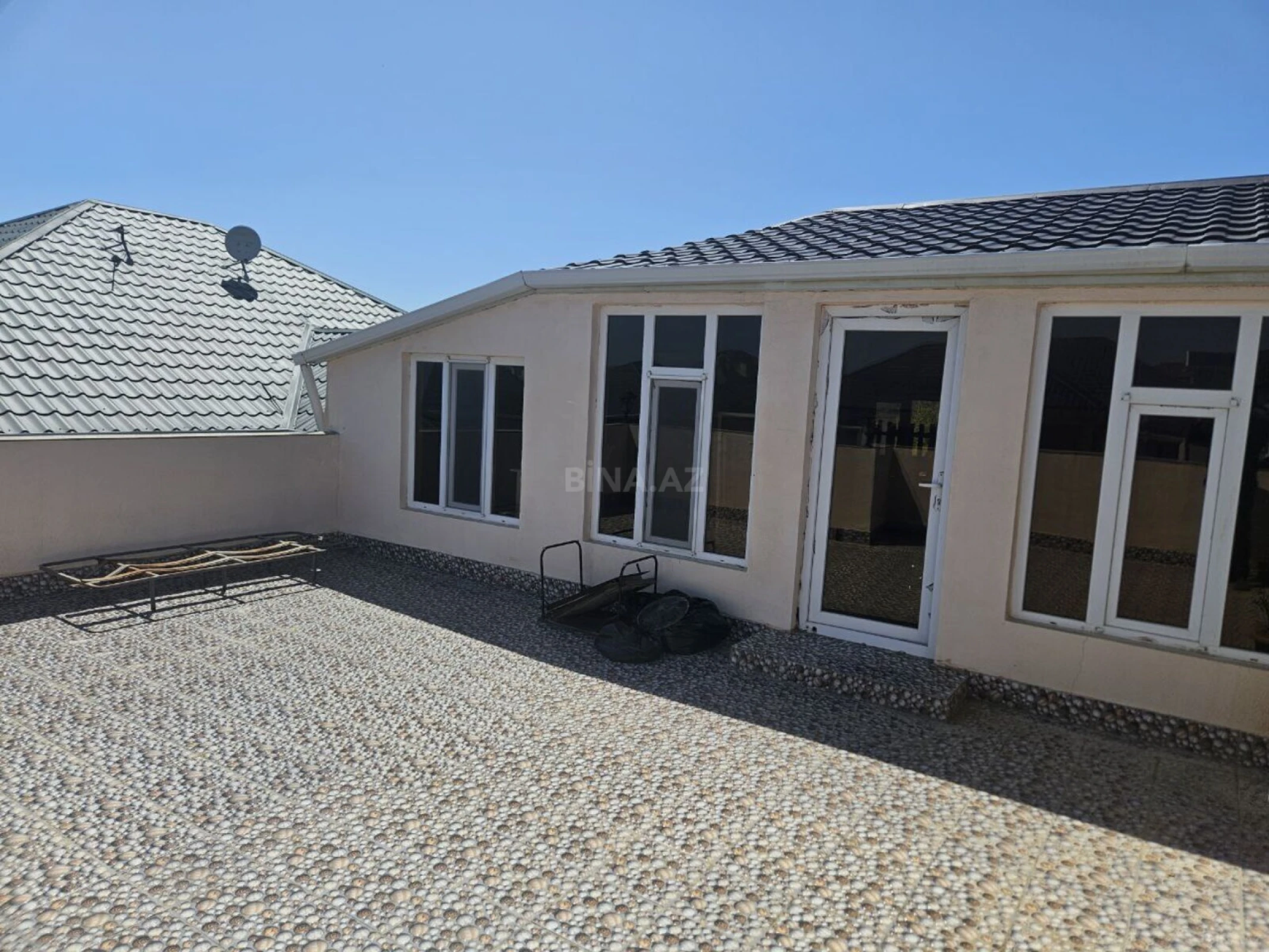 Satılır 5 otaqlı həyət evi 380 m²