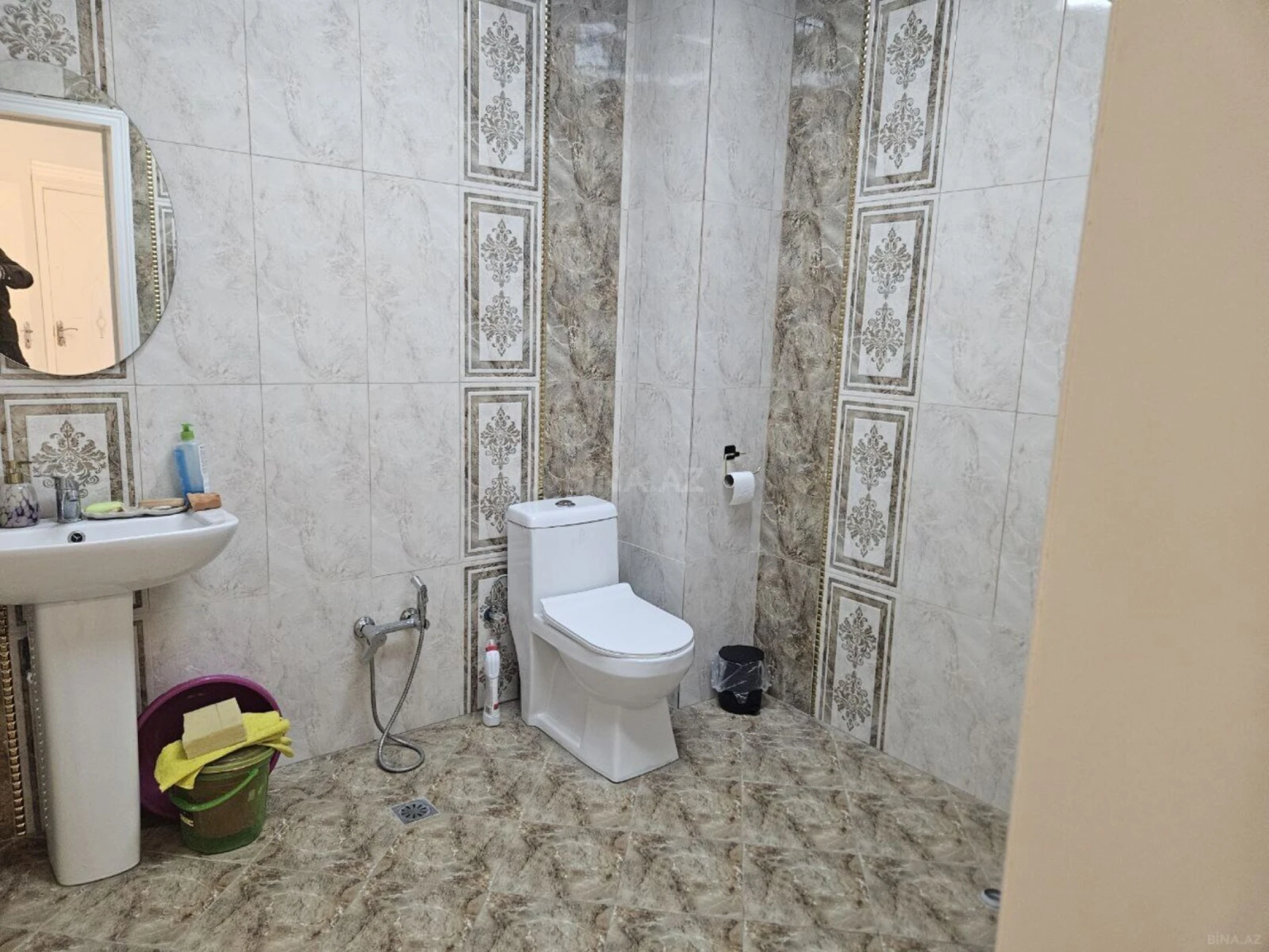 Satılır 5 otaqlı həyət evi 380 m²