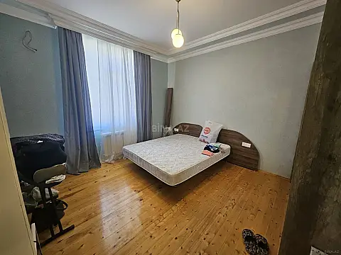 Satılır 5 otaqlı həyət evi 380 m²