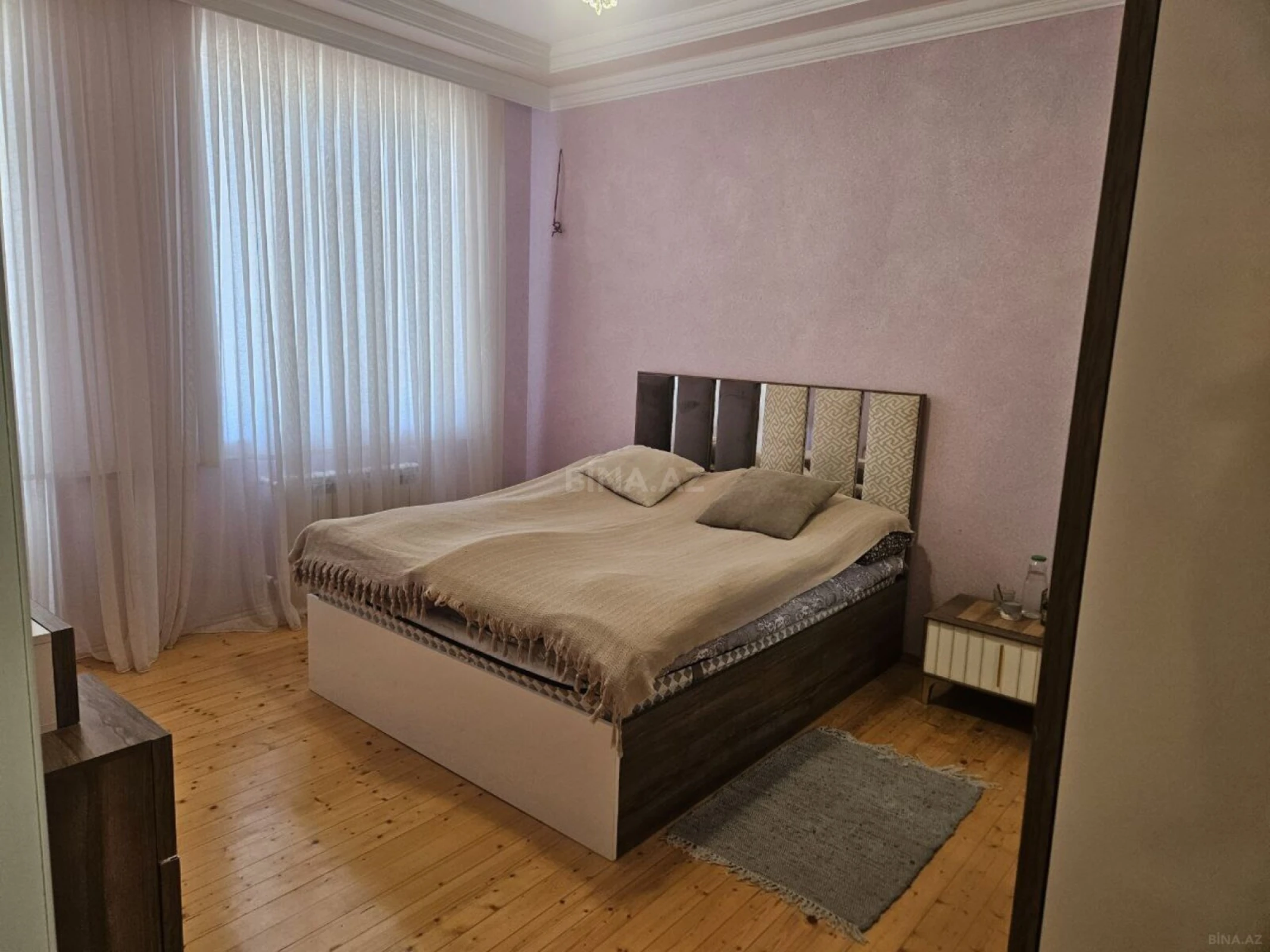 Satılır 5 otaqlı həyət evi 380 m²