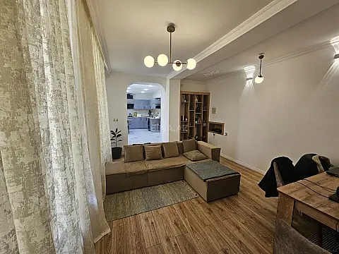 Satılır 5 otaqlı həyət evi 380 m²