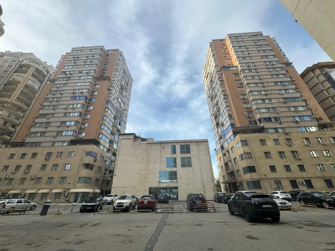 Satılır 2 otaqlı mənzil 93 m²