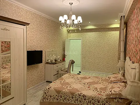 Satılır 3 otaqlı mənzil 135 m²