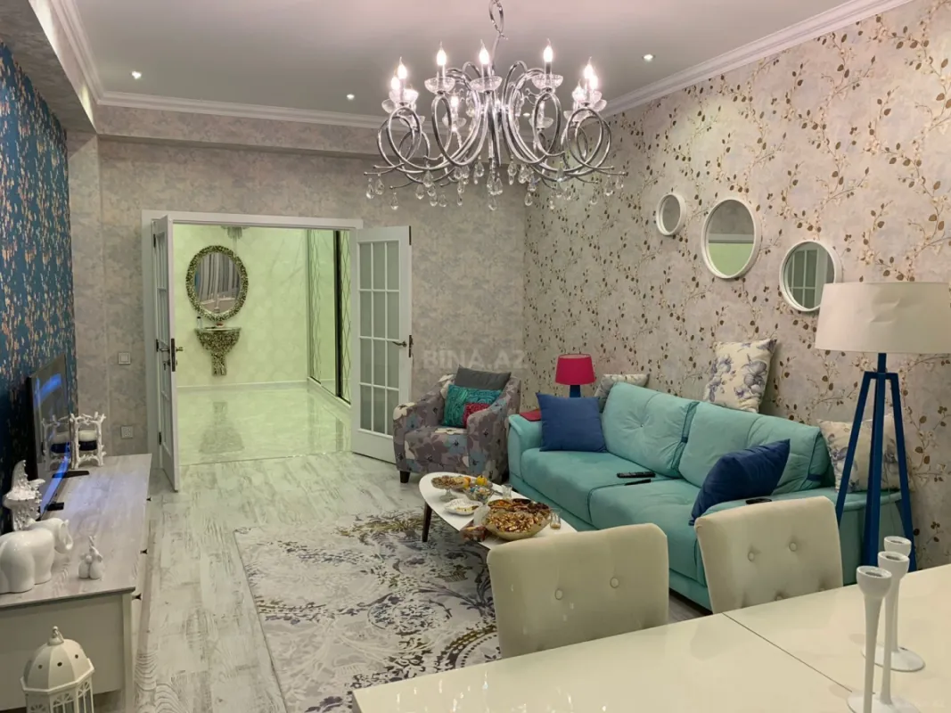 Satılır 3 otaqlı mənzil 135 m²