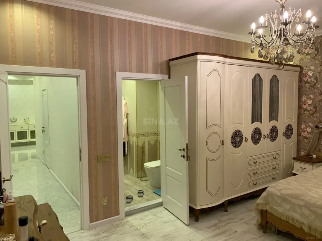 Satılır 3 otaqlı mənzil 135 m²