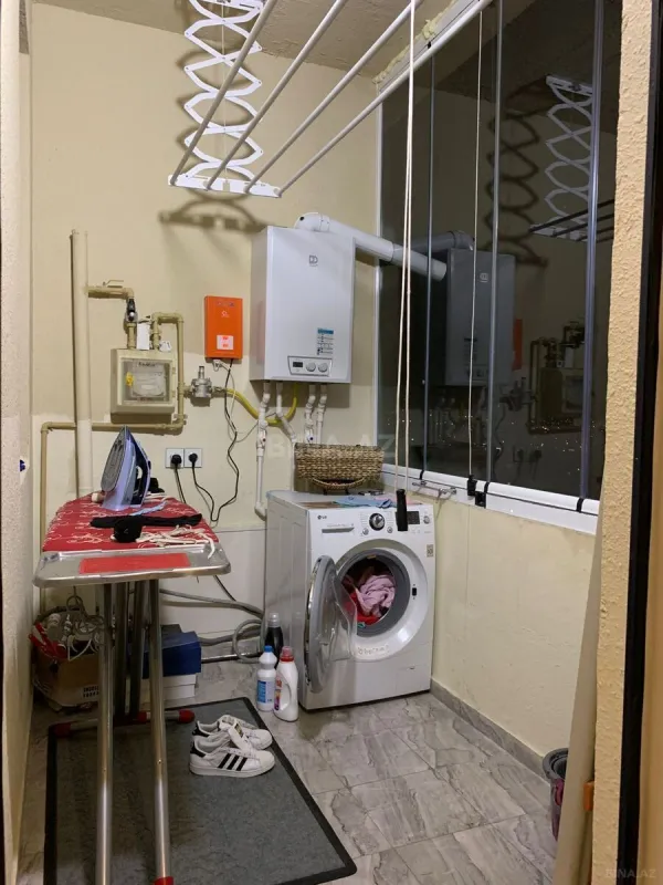 Satılır 3 otaqlı mənzil 135 m²