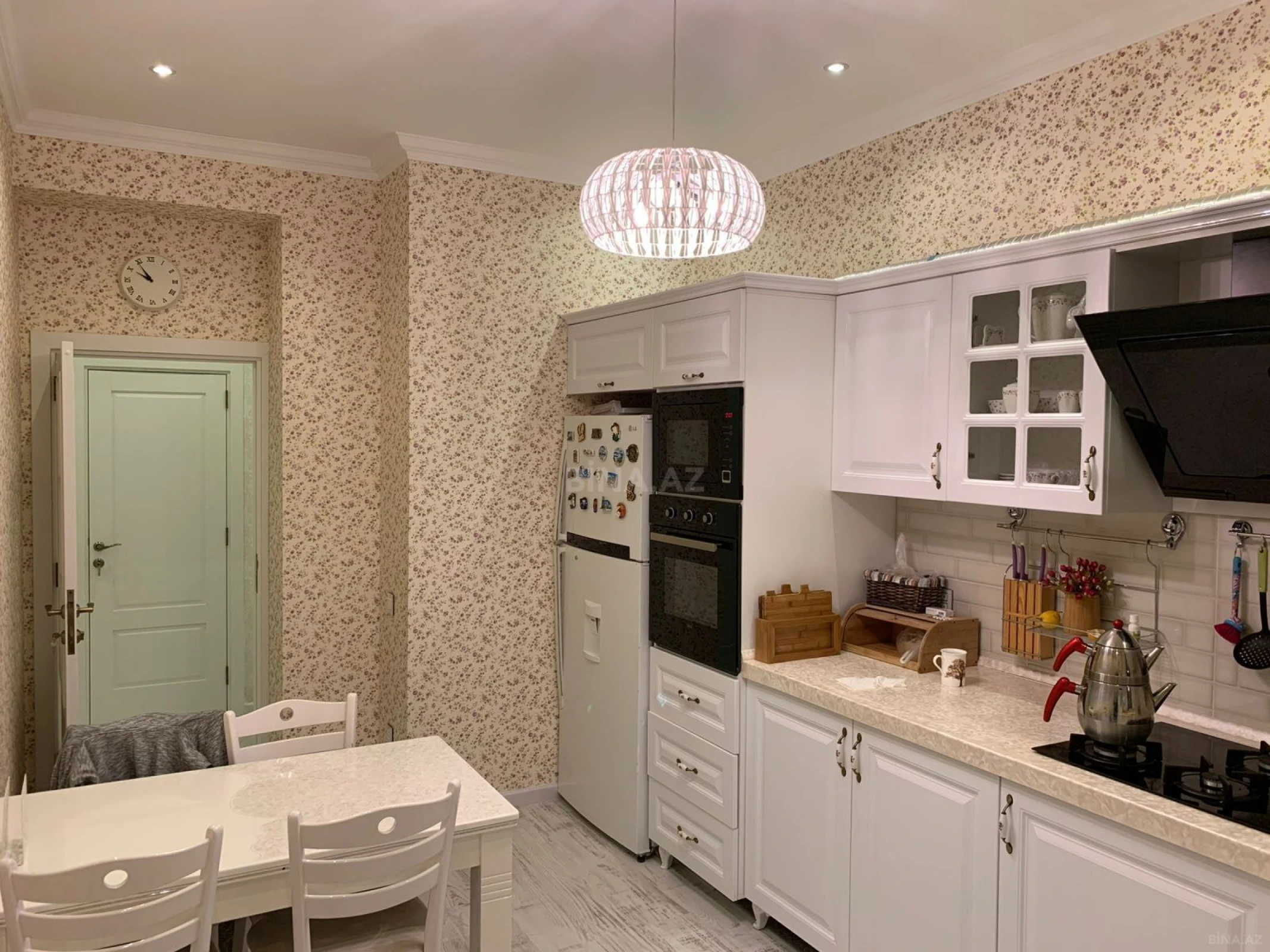 Satılır 3 otaqlı mənzil 135 m²