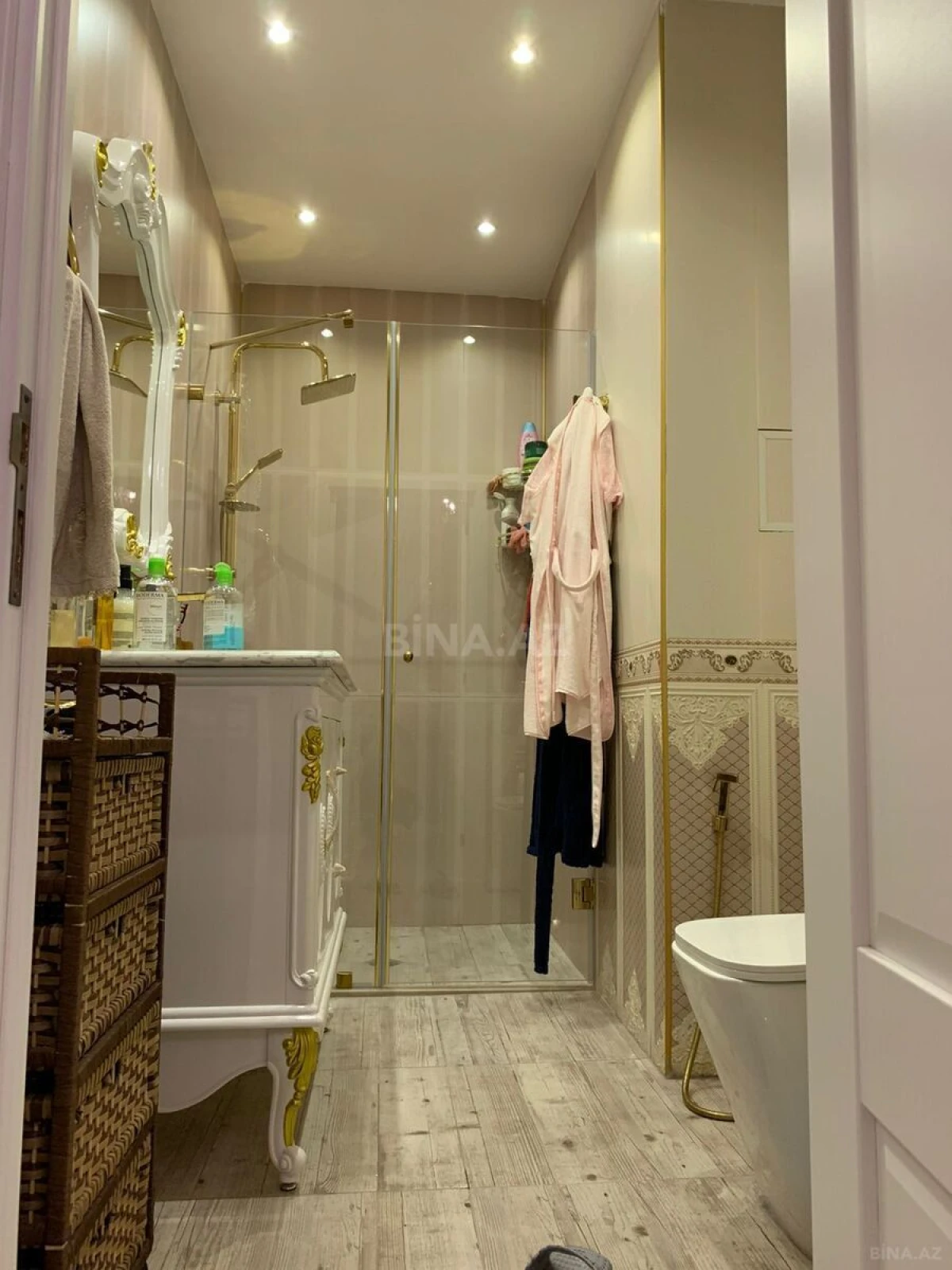 Satılır 3 otaqlı mənzil 135 m²