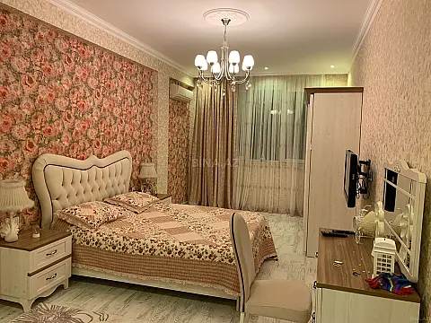 Satılır 3 otaqlı mənzil 135 m²