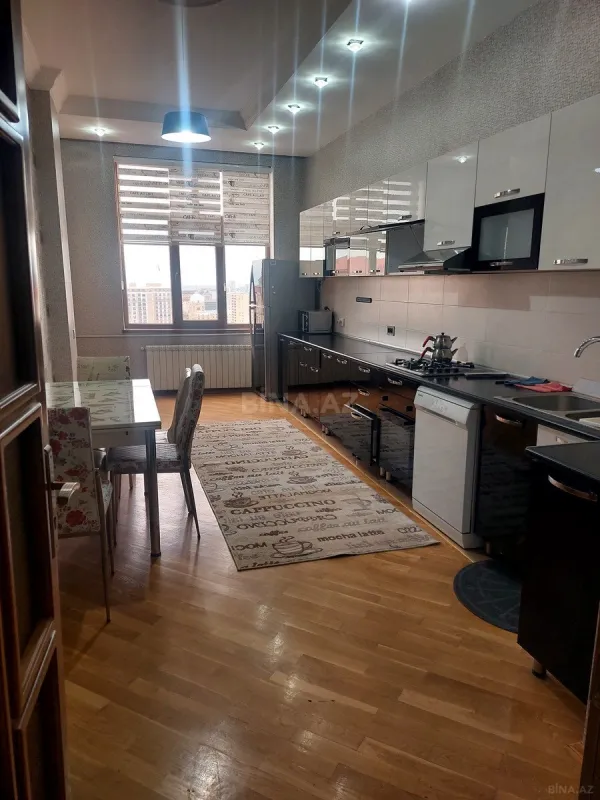 Kirayə verilir 3 otaqlı mənzil 178 m²