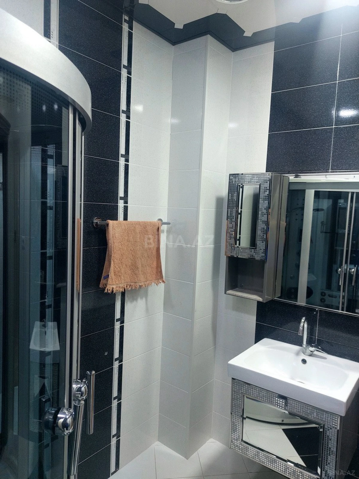 Kirayə verilir 3 otaqlı mənzil 178 m²