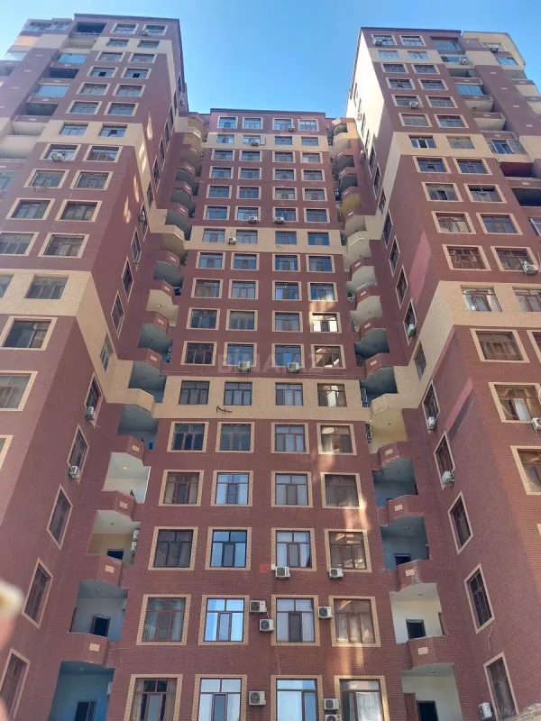 Kirayə verilir 3 otaqlı mənzil 178 m²
