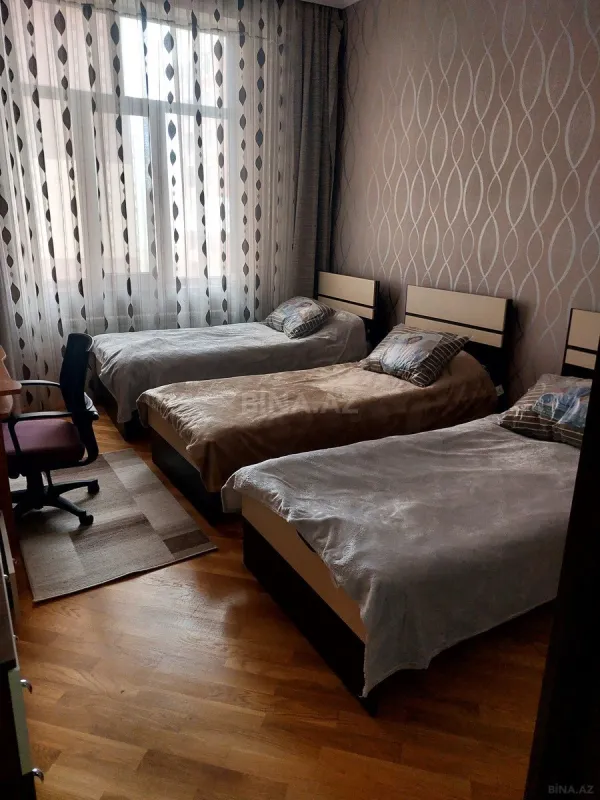 Kirayə verilir 3 otaqlı mənzil 178 m²