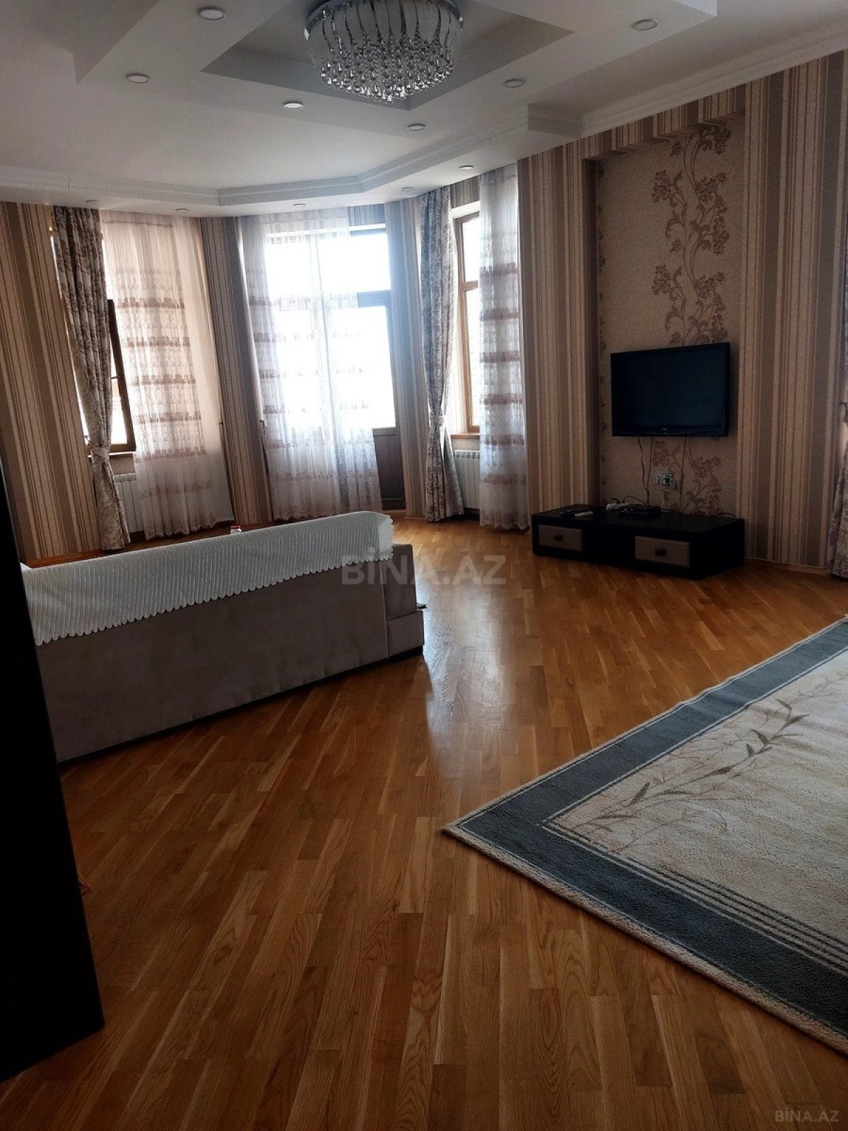 Kirayə verilir 3 otaqlı mənzil 178 m²