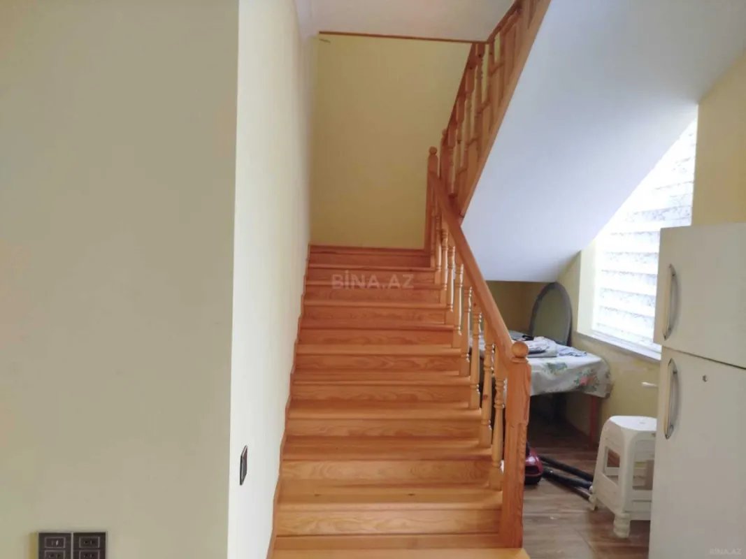 Satılır 4 otaqlı həyət evi 200 m²