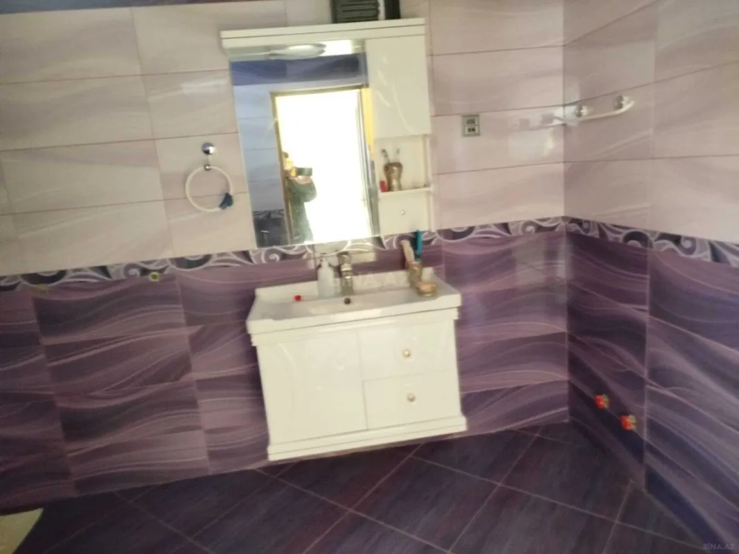 Satılır 4 otaqlı həyət evi 200 m²