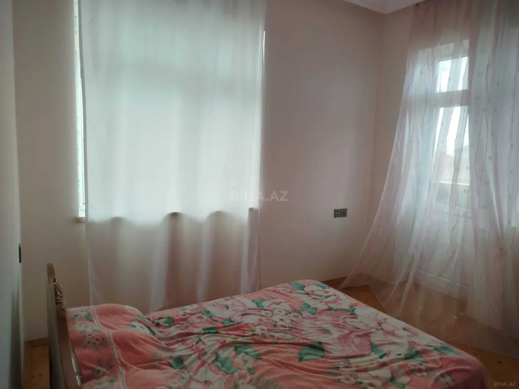 Satılır 4 otaqlı həyət evi 200 m²