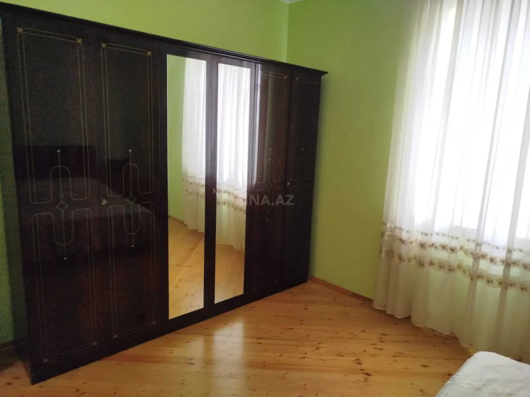Satılır 4 otaqlı həyət evi 200 m²