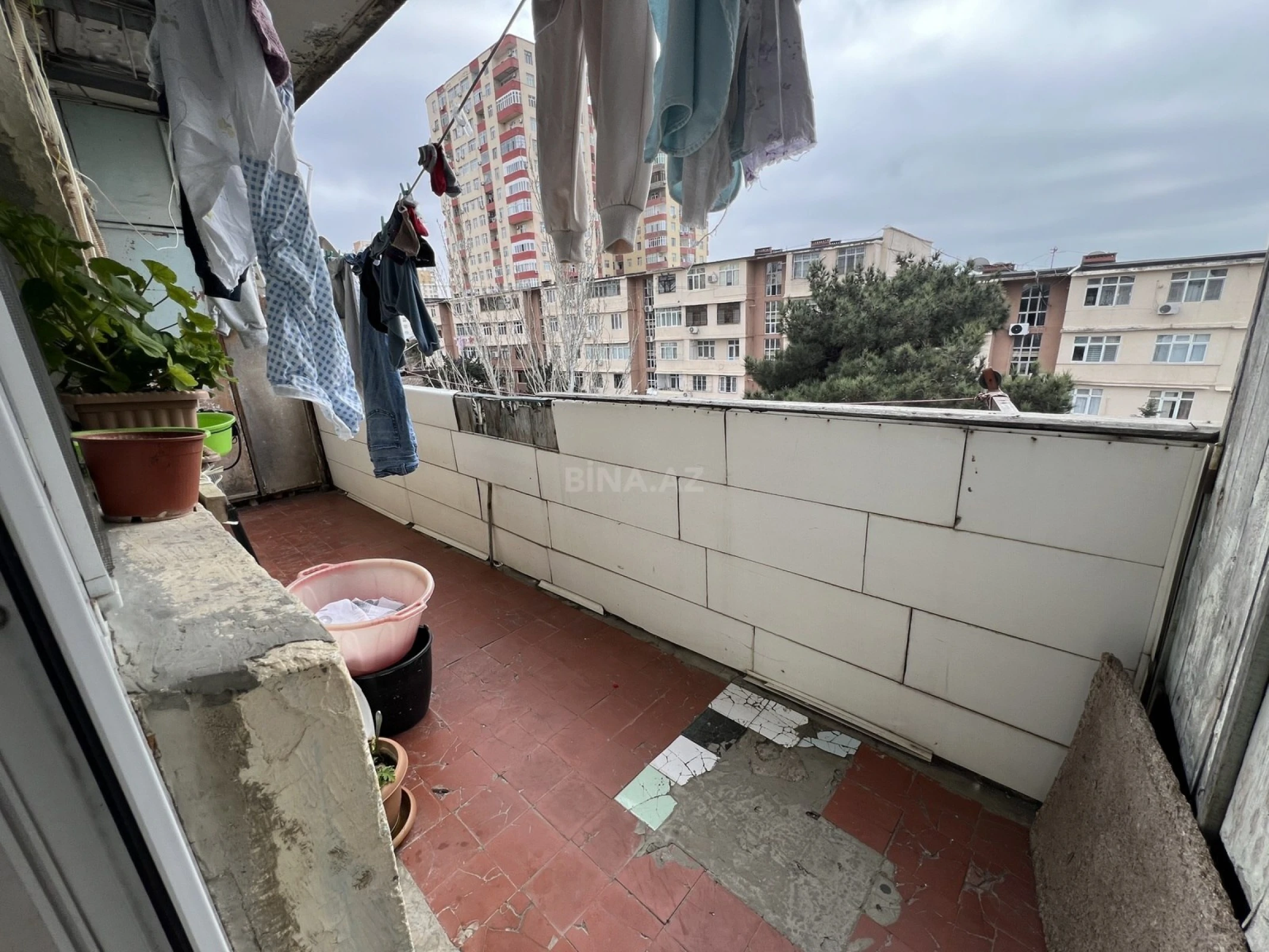 Satılır 4 otaqlı mənzil 100 m²