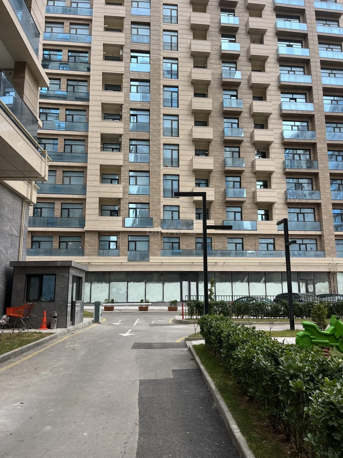 Satılır 1 otaqlı mənzil 64 m²