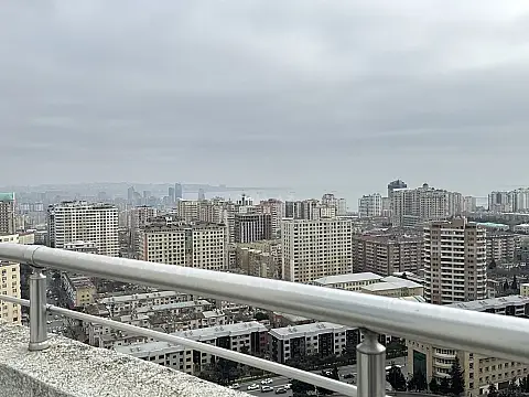 Satılır 4 otaqlı mənzil 187 m²