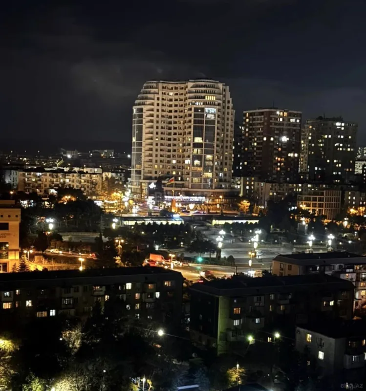 Satılır 4 otaqlı mənzil 187 m²