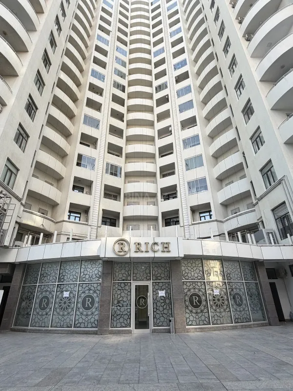 Satılır 4 otaqlı mənzil 187 m²