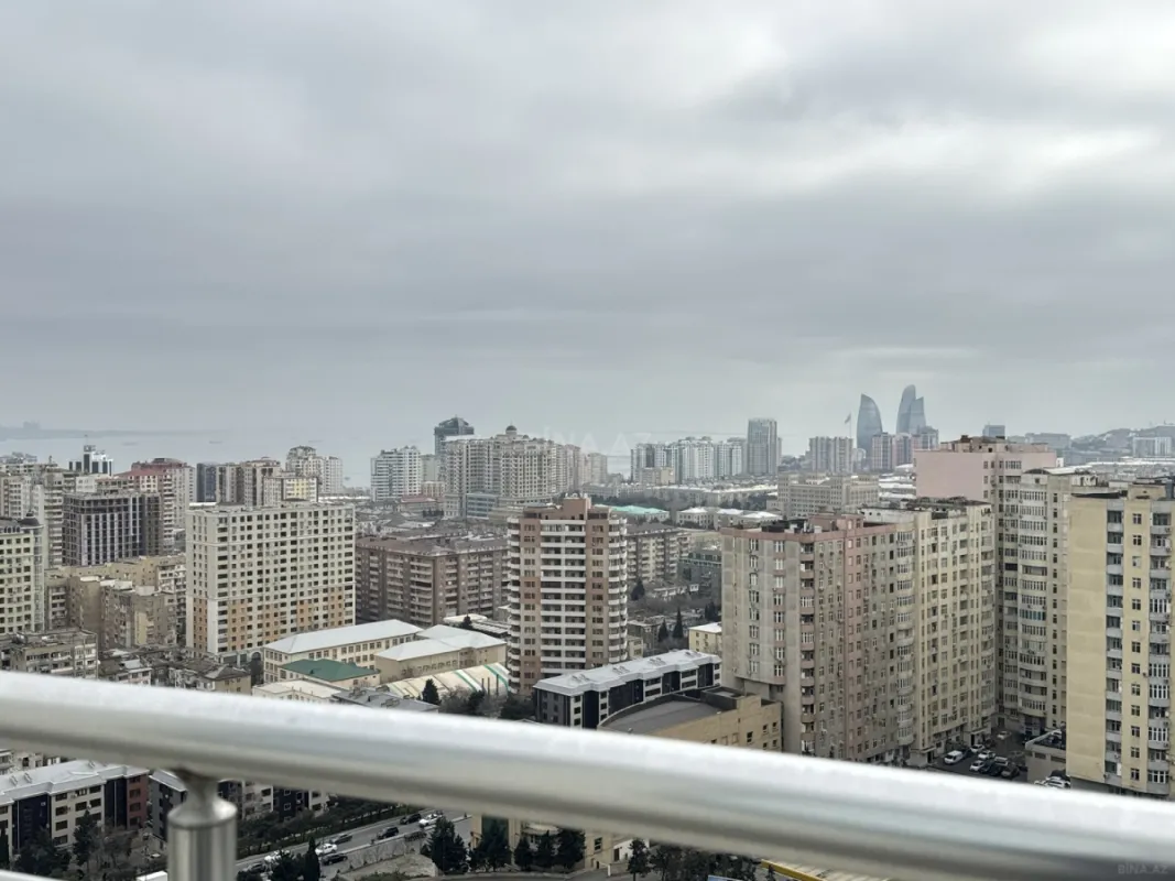 Satılır 4 otaqlı mənzil 187 m²