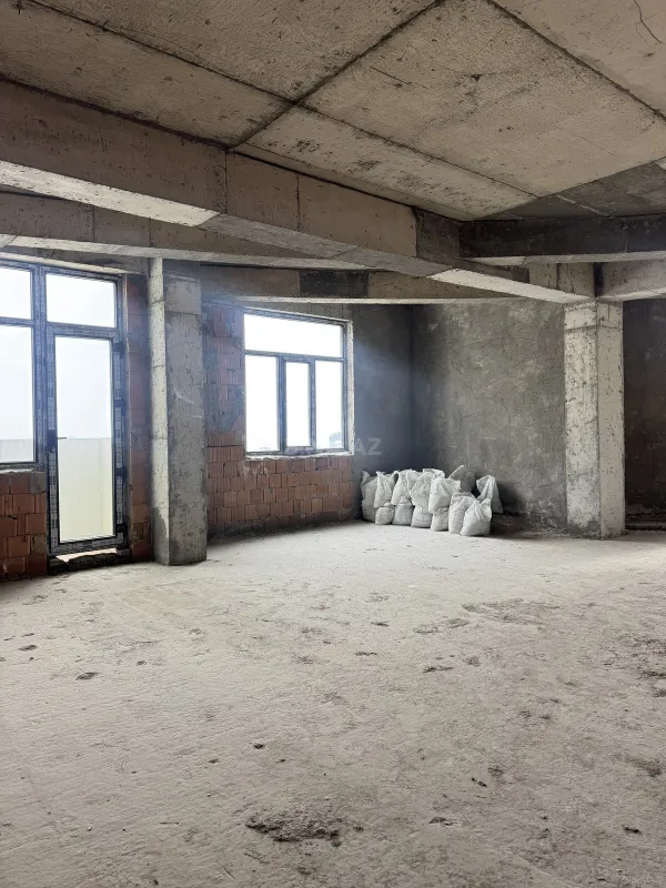 Satılır 4 otaqlı mənzil 187 m²
